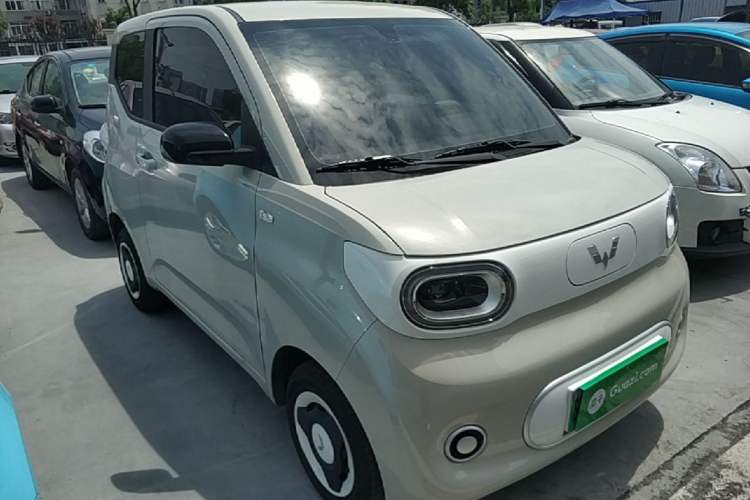 Used Wuling Hongguang MINIEV 2024 3rd Generation 215km Youth Edition Front Right 45 Deg