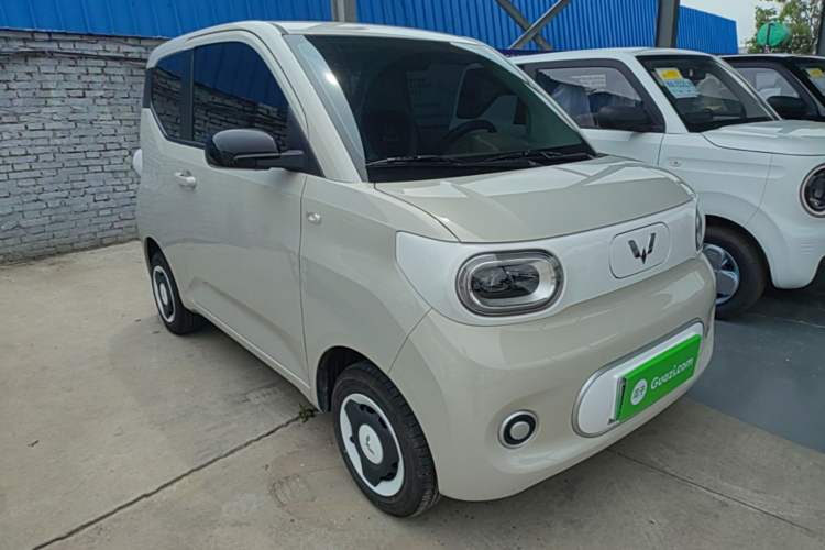 Used Wuling Hongguang MINIEV 2024 3rd Generation 215km Youth Edition Front Right 45 Deg