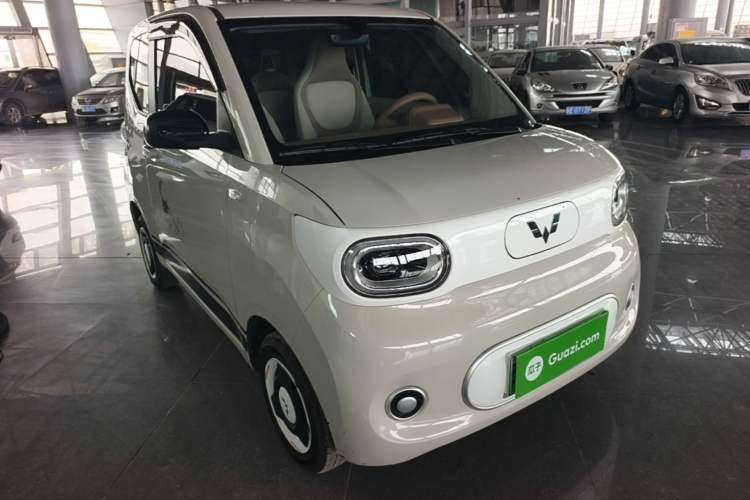 Used Wuling Hongguang MINIEV 2024 3rd Generation 215km Youth Edition Front Right 45 Deg