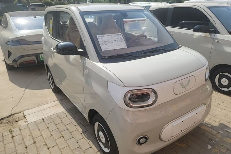 Used Wuling Hongguang MINIEV 2024 3rd Generation 215km Youth Edition Front Right 45 Deg