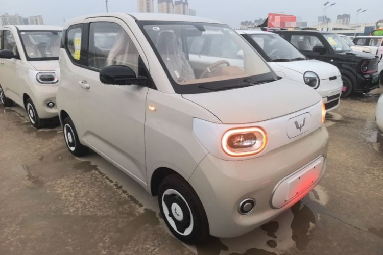 Used Wuling Hongguang MINIEV 2024 3rd Generation 215km Youth Edition Front Right 45 Deg