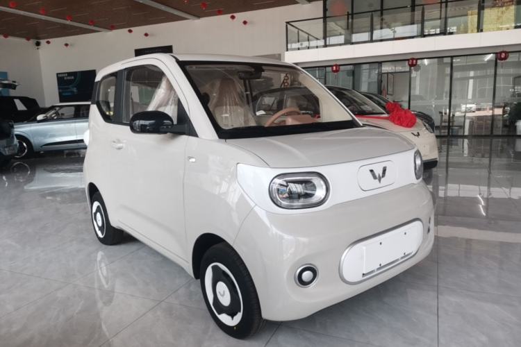 Used Wuling Hongguang MINIEV 2024 3rd Generation 215km Youth Edition Front Right 45 Deg
