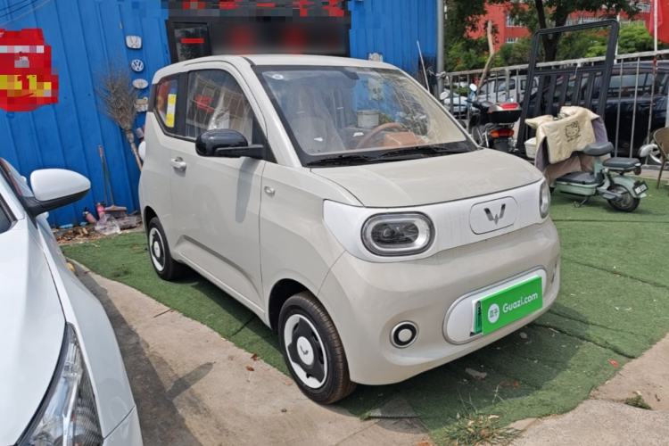 Used Wuling Hongguang MINIEV 2024 3rd Generation 215km Youth Edition Front Right 45 Deg