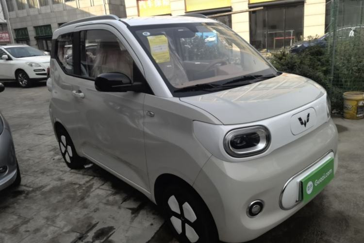 Used Wuling Hongguang MINIEV 2024 3rd Generation 215km Advanced Version Front Right 45 Deg