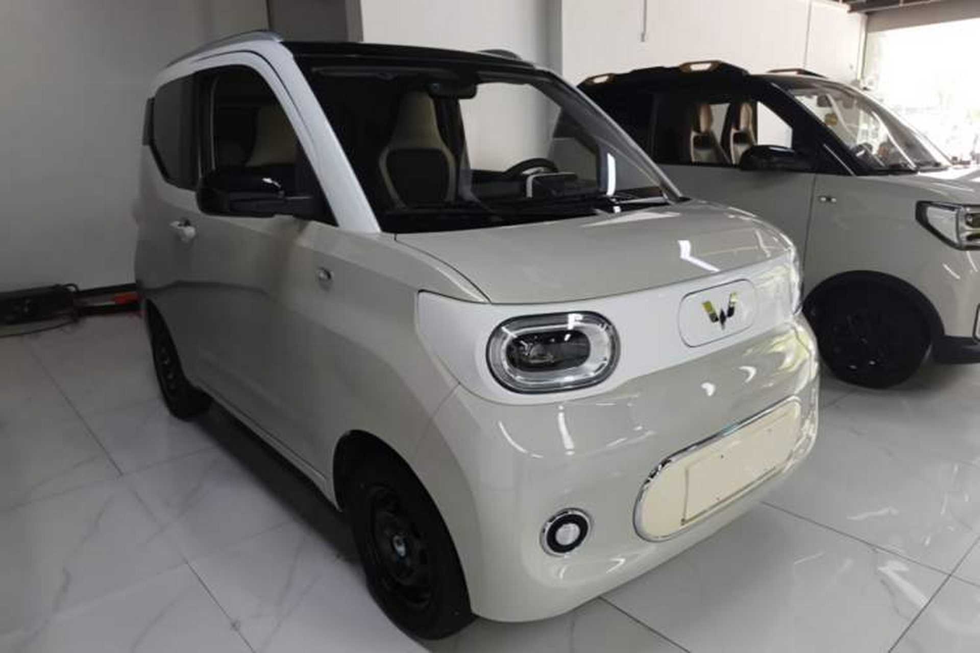 Used Wuling Hongguang MINIEV 2024 3rd Generation 215km Advanced Version Front Right 45 Deg