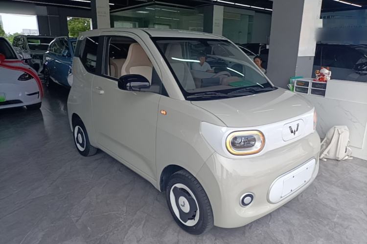 Used Wuling Hongguang MINIEV 2024 3rd Generation 215km Youth Edition Front Right 45 Deg