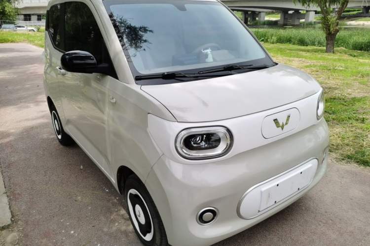 Used Wuling Hongguang MINIEV 2024 3rd Generation 215km Youth Edition Front Right 45 Deg