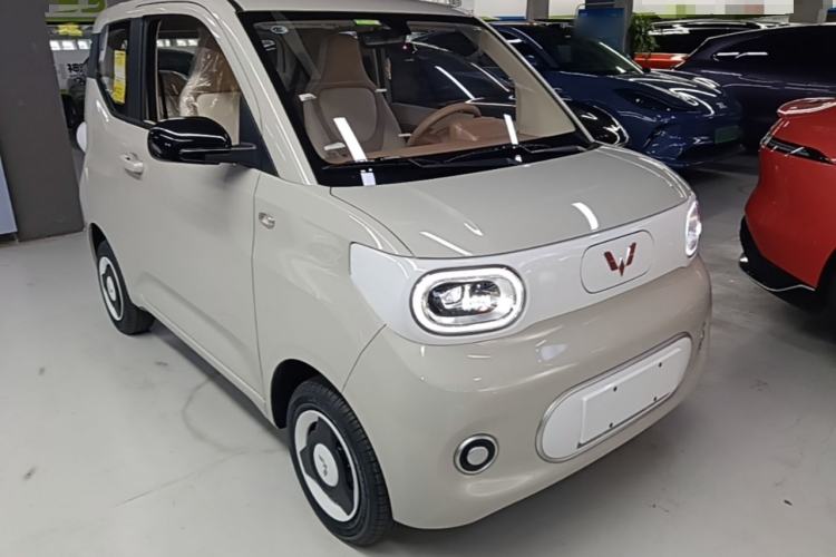 Used Wuling Hongguang MINIEV 2024 3rd Generation 215km Youth Edition Front Right 45 Deg