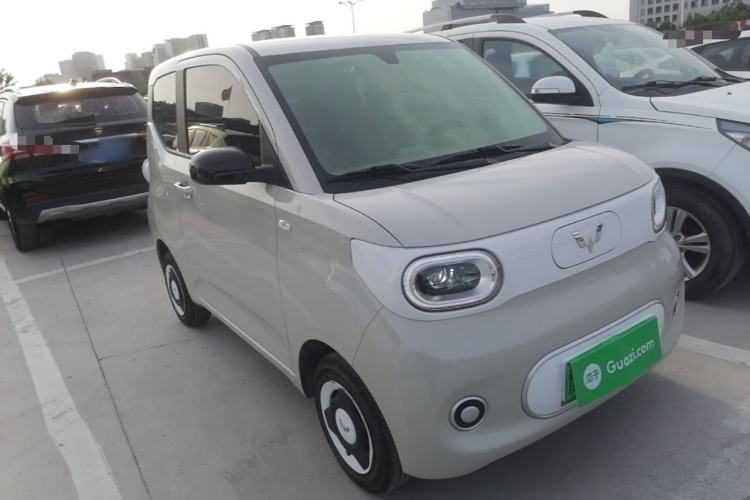 Used Wuling Hongguang MINIEV 2024 3rd Generation 215km Youth Edition Front Right 45 Deg