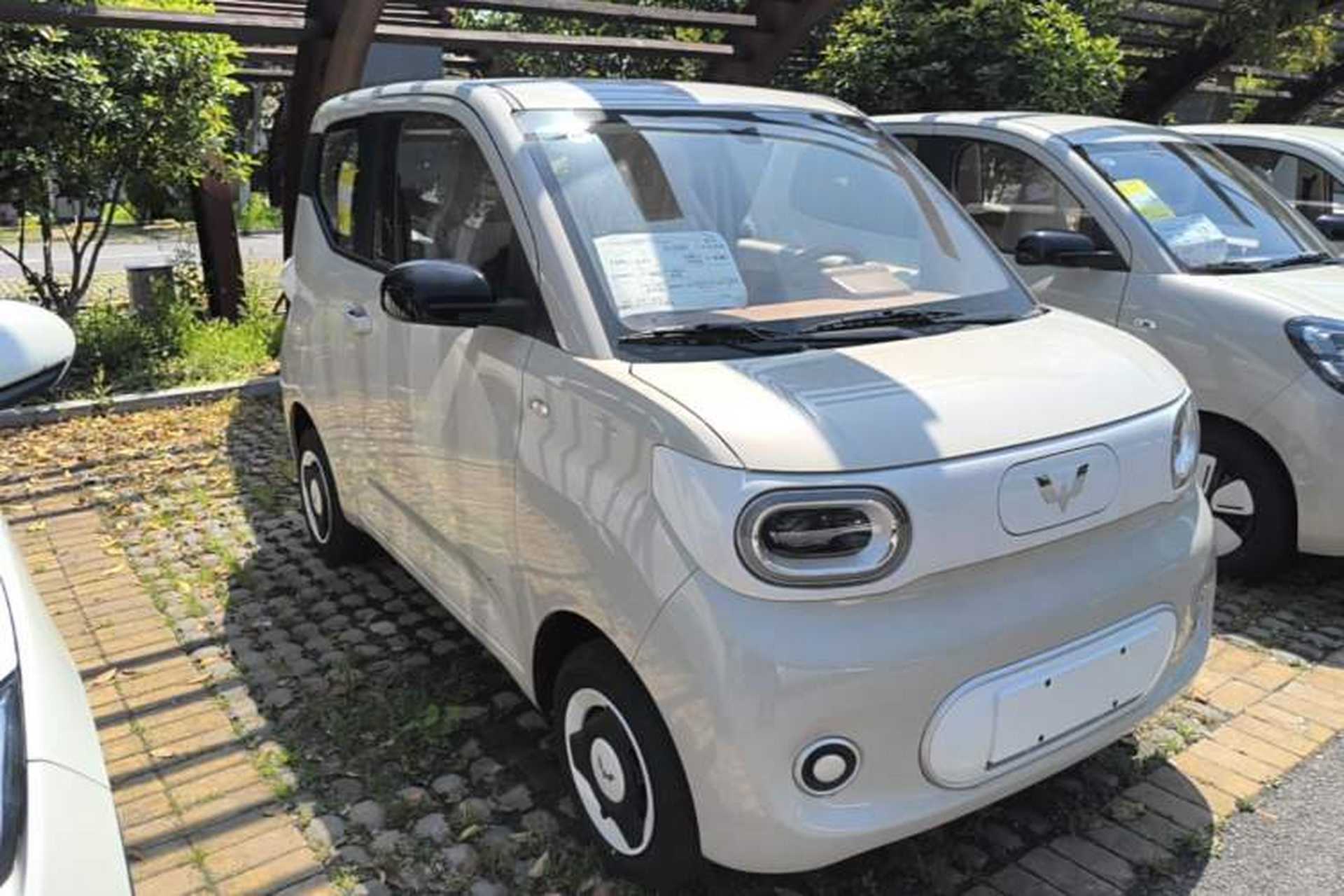 Used Wuling Hongguang MINIEV 2024 3rd Generation 215km Youth Edition Front Right 45 Deg