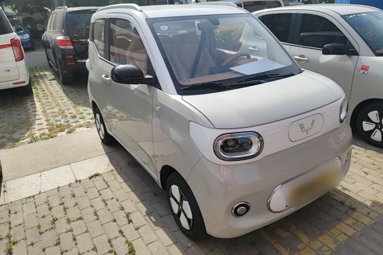 Used Wuling Hongguang MINIEV 2024 3rd Generation 215km Advanced Version Front Right 45 Deg