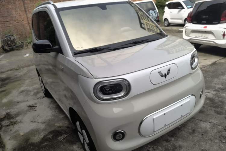 Used Wuling Hongguang MINIEV 2024 3rd Generation 215km Advanced Version Front Right 45 Deg
