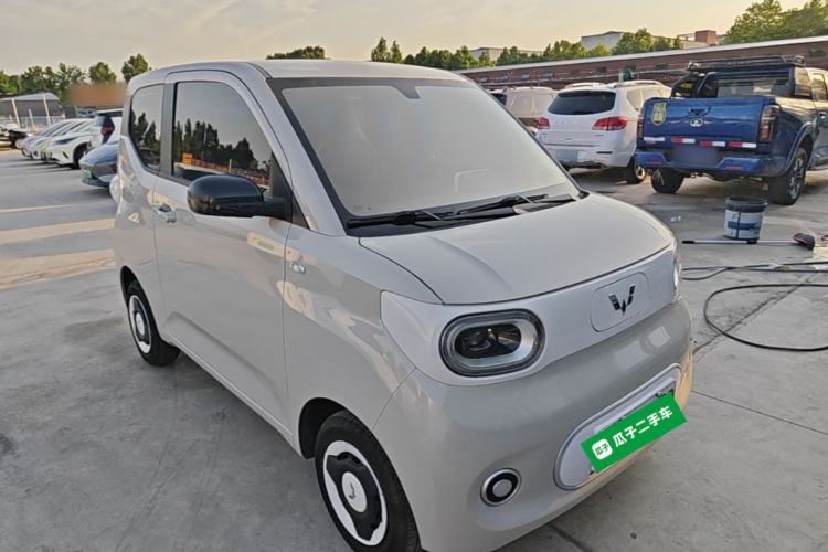 Used Wuling Hongguang MINIEV 2024 3rd Generation 215km Youth Edition Front Right 45 Deg