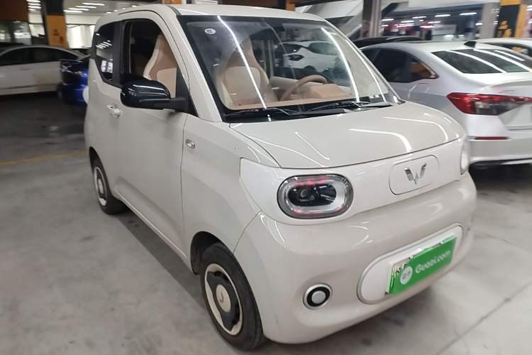 Used Wuling Hongguang MINIEV 2024 3rd Generation 215km Youth Edition Front Right 45 Deg