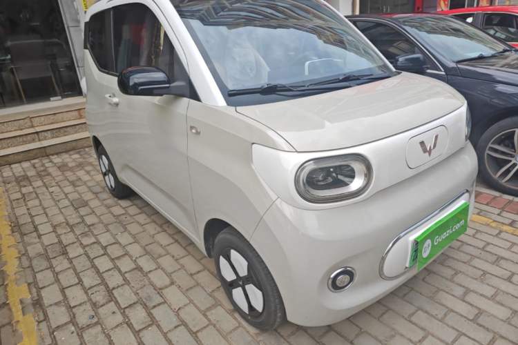 Used Wuling Hongguang MINIEV 2024 3rd Generation 215km Advanced Version Front Right 45 Deg