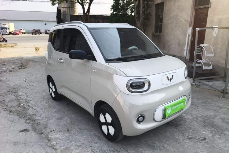 Used Wuling Hongguang MINIEV 2024 3rd Generation 215km Advanced Version Front Right 45 Deg