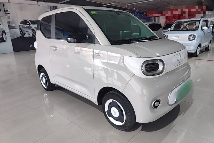 Used Wuling Hongguang MINIEV 2024 3rd Generation 215km Youth Edition Front Right 45 Deg