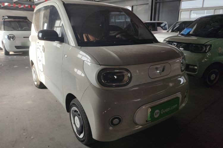 Used Wuling Hongguang MINIEV 2024 3rd Generation 215km Youth Edition Front Right 45 Deg