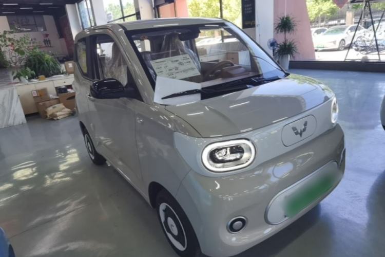 Used Wuling Hongguang MINIEV 2024 3rd Generation 215km Youth Edition Front Right 45 Deg