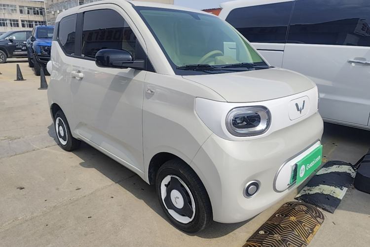 Used Wuling Hongguang MINIEV 2024 3rd Generation 215km Youth Edition Front Right 45 Deg