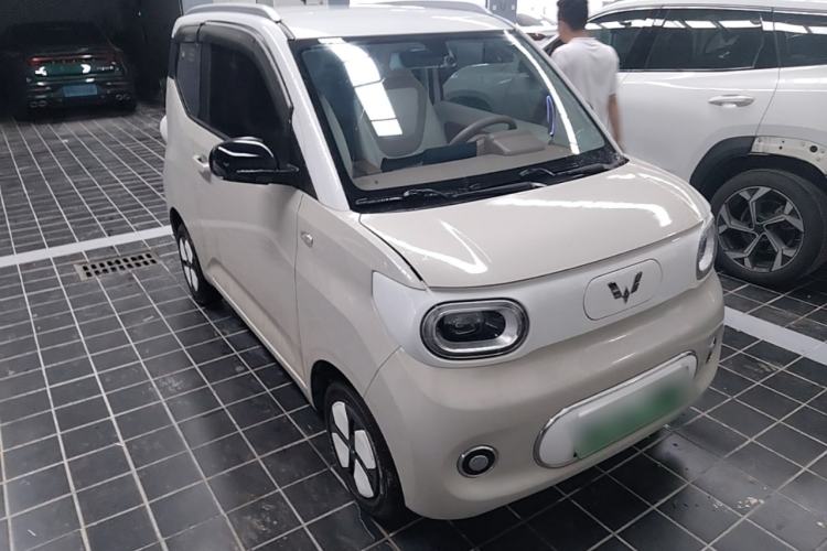 Used Wuling Hongguang MINIEV 2024 3rd Generation 215km Advanced Version Front Right 45 Deg