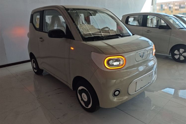 Used Wuling Hongguang MINIEV 2024 3rd Generation 215km Youth Edition Front Right 45 Deg