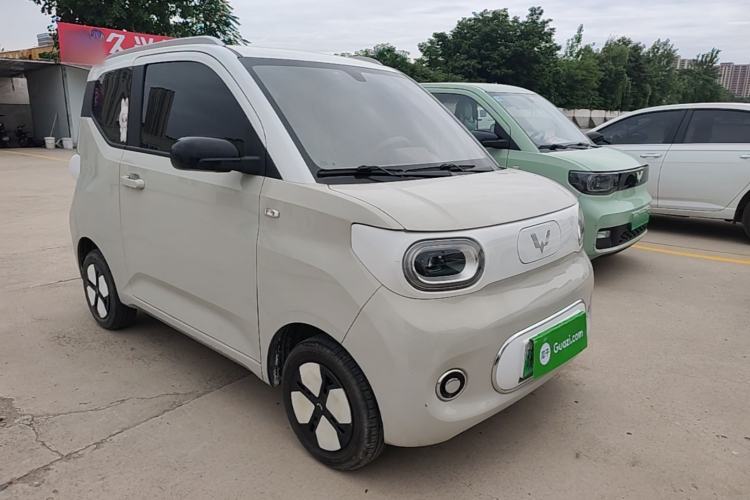 Used Wuling Hongguang MINIEV 2024 3rd Generation 215km Advanced Version Front Right 45 Deg