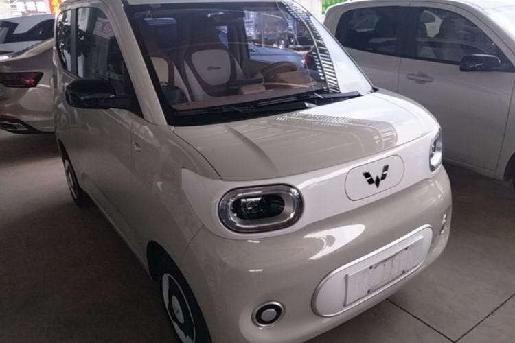 Used Wuling Hongguang MINIEV 2024 3rd Generation 215km Youth Edition Front Right 45 Deg