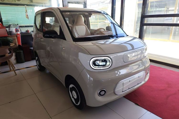 Used Wuling Hongguang MINIEV 2024 3rd Generation 215km Youth Edition Front Right 45 Deg