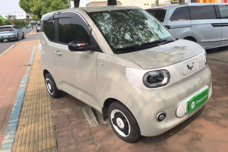 Used Wuling Hongguang MINIEV 2024 3rd Generation 215km Youth Edition Front Right 45 Deg