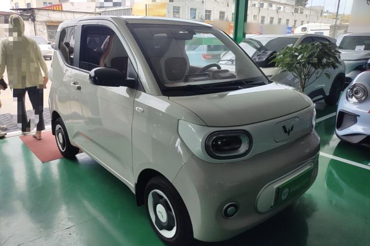 Used Wuling Hongguang MINIEV 2024 3rd Generation 215km Youth Edition Front Right 45 Deg