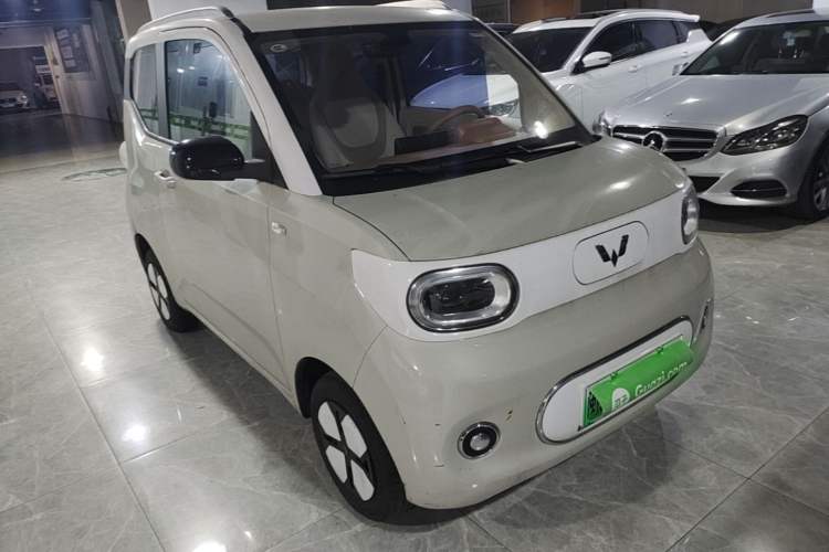 Used Wuling Hongguang MINIEV 2024 3rd Generation 215km Advanced Version Front Right 45 Deg