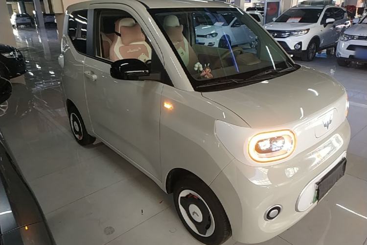 Used Wuling Hongguang MINIEV 2024 3rd Generation 215km Youth Edition Front Right 45 Deg