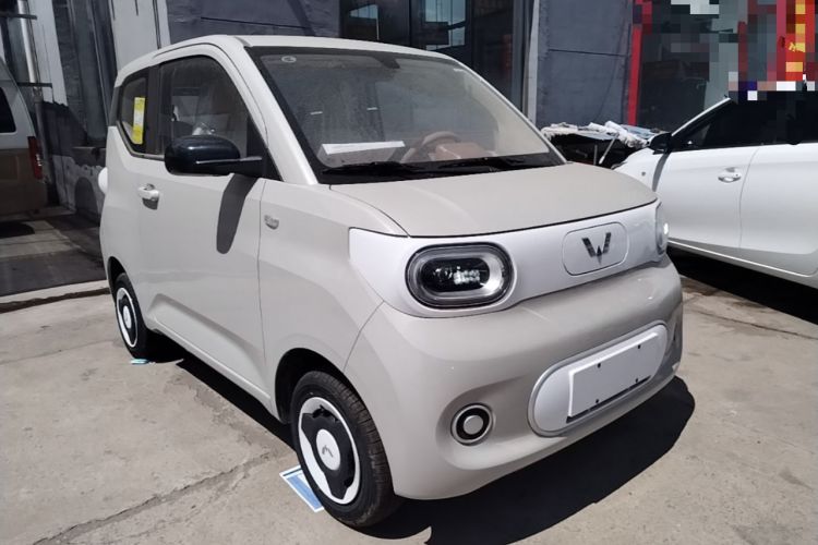 Used Wuling Hongguang MINIEV 2024 3rd Generation 215km Youth Edition Front Right 45 Deg