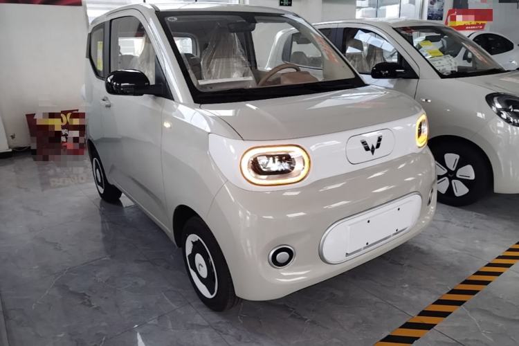 Used Wuling Hongguang MINIEV 2024 3rd Generation 215km Youth Edition Front Right 45 Deg
