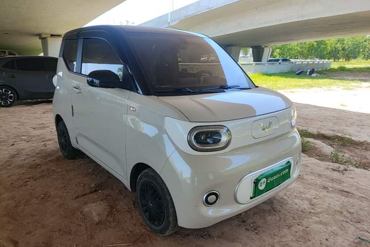 Used Wuling Hongguang MINIEV 2024 3rd Generation 215km Youth Edition Front Right 45 Deg