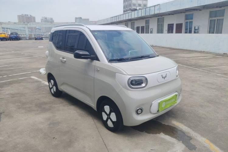 Used Wuling Hongguang MINIEV 2024 3rd Generation 215km Advanced Version Front Right 45 Deg