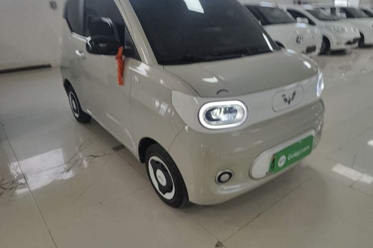 Used Wuling Hongguang MINIEV 2024 3rd Generation 215km Youth Edition Front Right 45 Deg