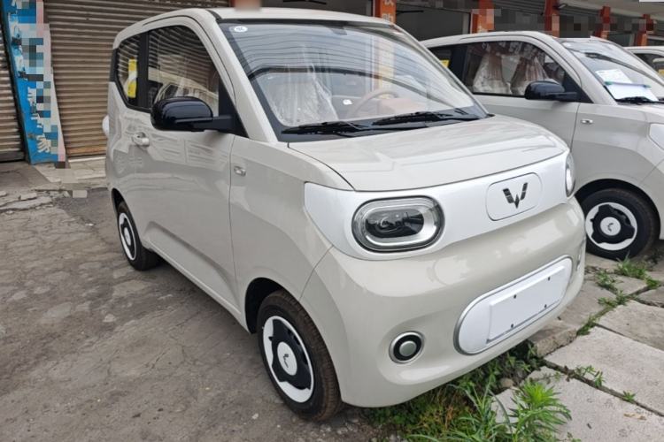 Used Wuling Hongguang MINIEV 2024 3rd Generation 215km Youth Edition Front Right 45 Deg