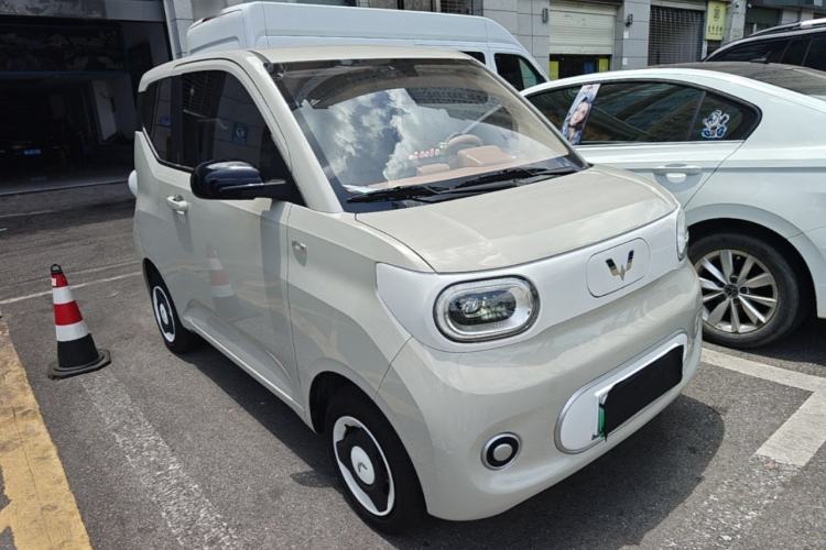 Used Wuling Hongguang MINIEV 2024 3rd Generation 215km Youth Edition Front Right 45 Deg