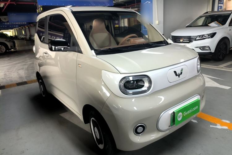 Used Wuling Hongguang MINIEV 2024 3rd Generation 215km Youth Edition Front Right 45 Deg