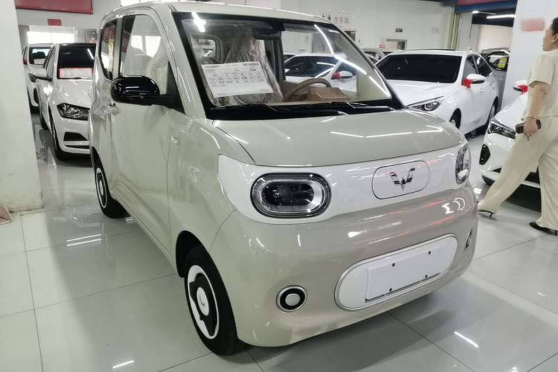 Used Wuling Hongguang MINIEV 2024 3rd Generation 215km Youth Edition Front Right 45 Deg