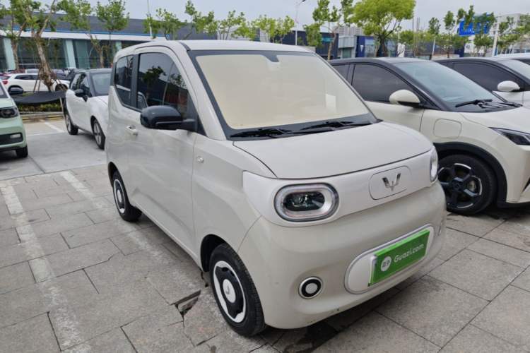 Used Wuling Hongguang MINIEV 2024 3rd Generation 215km Youth Edition Front Right 45 Deg