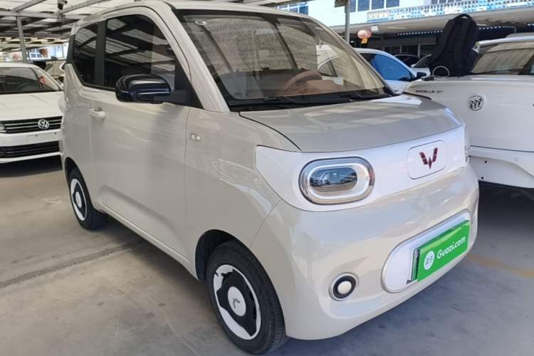 Used Wuling Hongguang MINIEV 2024 3rd Generation 215km Youth Edition Front Right 45 Deg