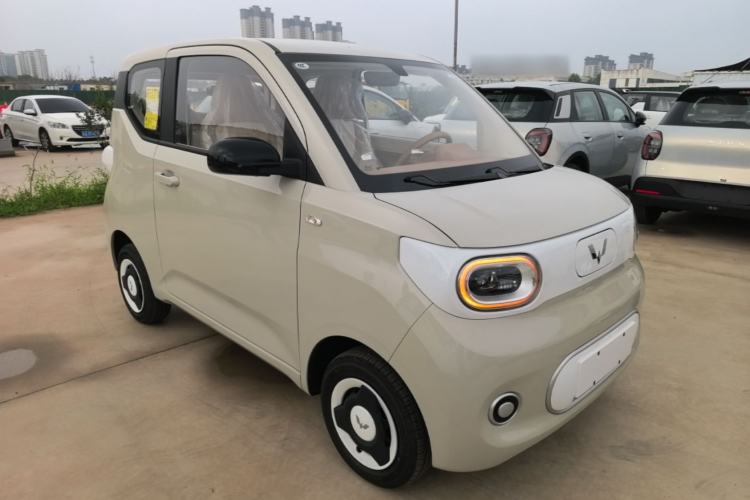 Used Wuling Hongguang MINIEV 2024 3rd Generation 215km Youth Edition Front Right 45 Deg