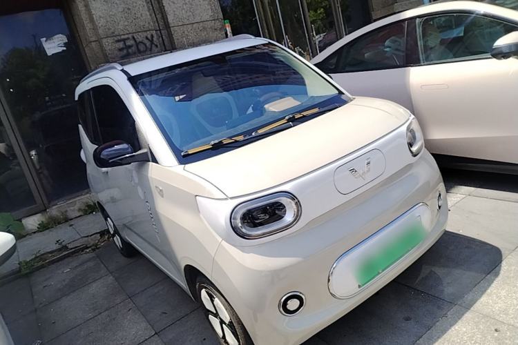 Used Wuling Hongguang MINIEV 2024 3rd Generation 215km Advanced Version Front Right 45 Deg