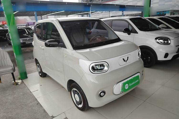 Used Wuling Hongguang MINIEV 2024 3rd Generation 215km Youth Edition Front Right 45 Deg