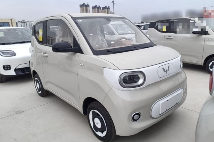 Used Wuling Hongguang MINIEV 2024 3rd Generation 215km Youth Edition Front Right 45 Deg