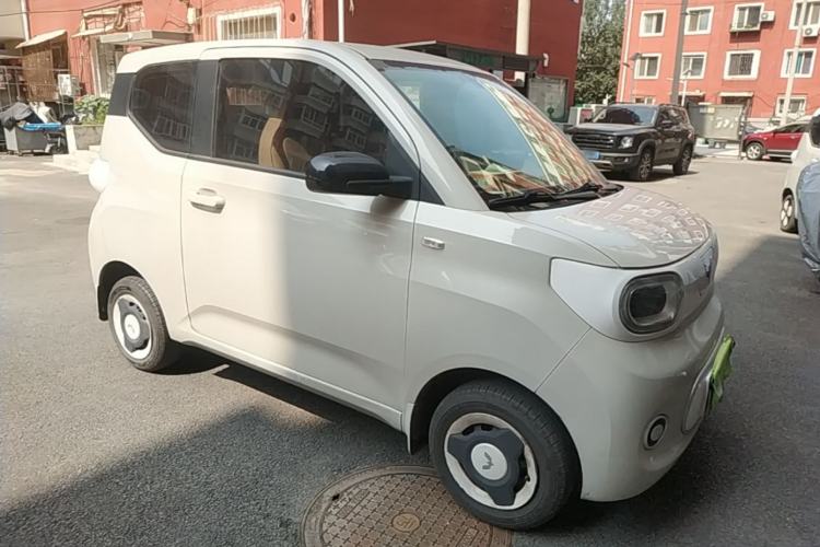 Used Wuling Hongguang MINIEV 2024 3rd Generation 215km Youth Edition Front Right 45 Deg