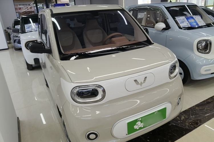 Used Wuling Hongguang MINIEV 2024 3rd Generation 215km Youth Edition Front Right 45 Deg